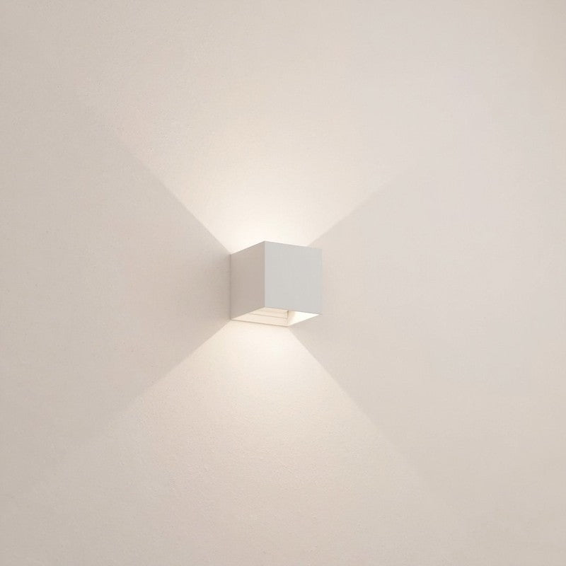 Battery-Powered LED Wall Light with Remote