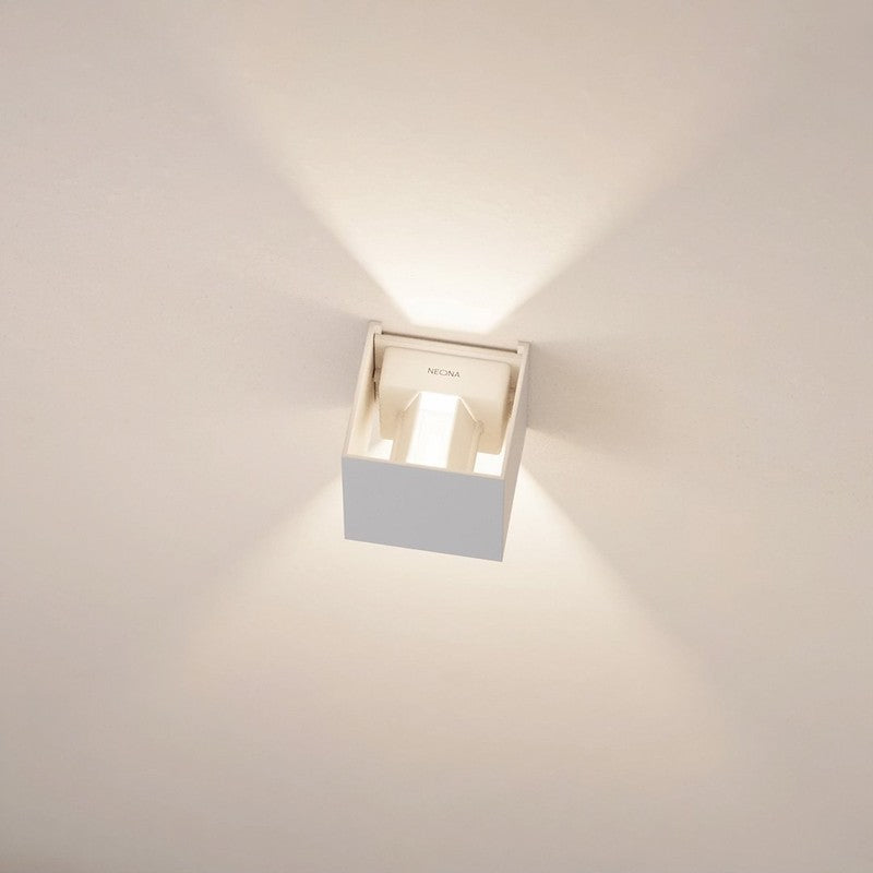 Battery-Powered LED Wall Light with Remote