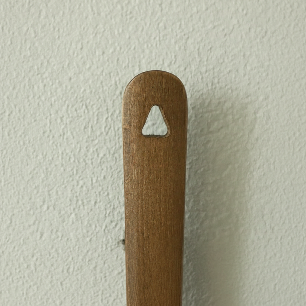 Beech Wood Long Shoehorn | Elegant Magnetic Wall-Mounted Shoehorn