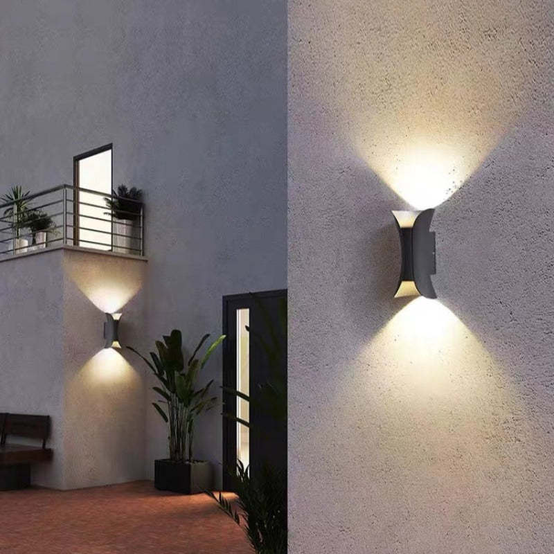 Curved Up Down Outdoor Wall Light in Black