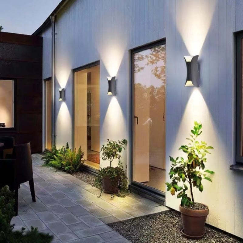 Curved Up Down Outdoor Wall Light in Black