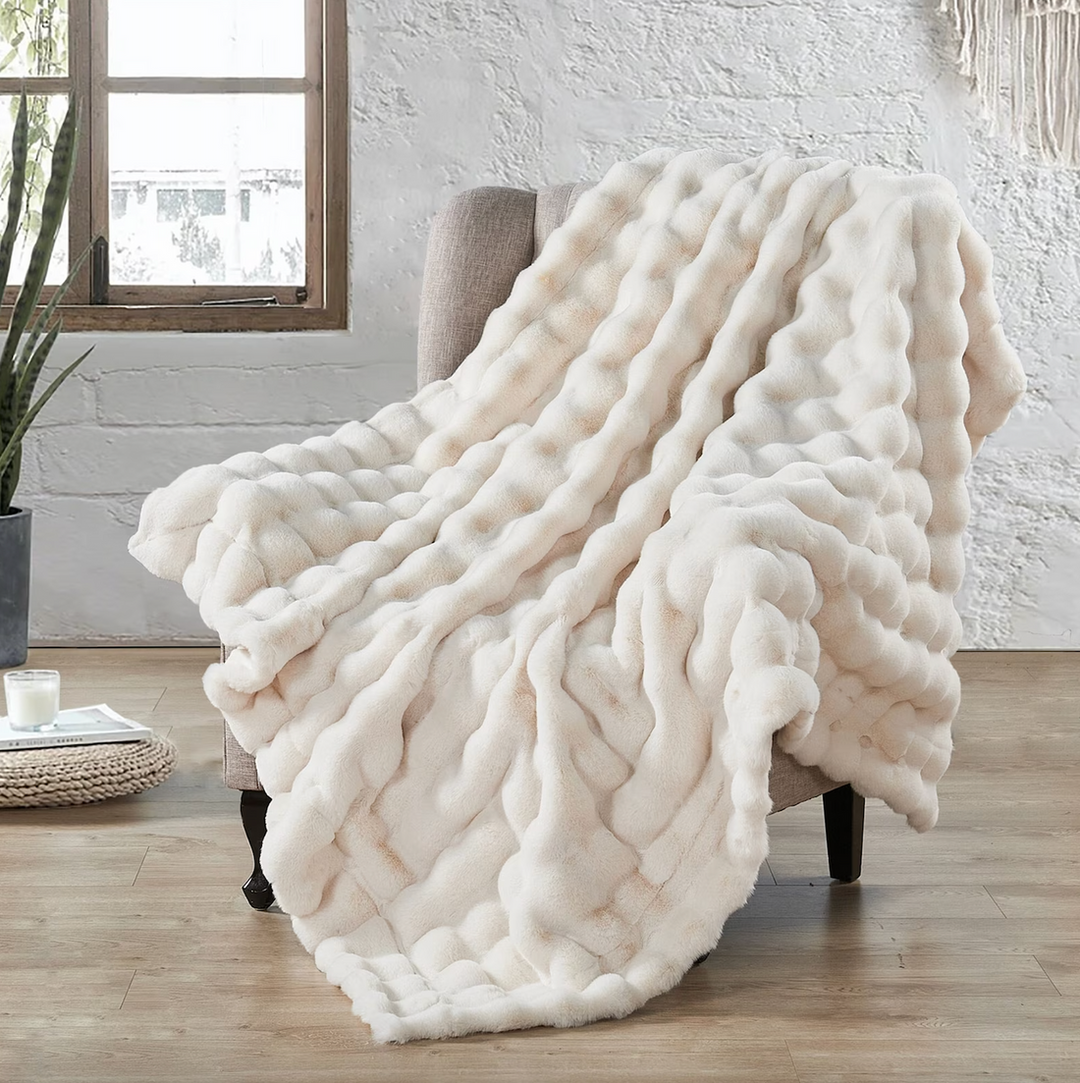 Faux Fur Wave Throw | Super Soft Luxury Fluffy Blanket